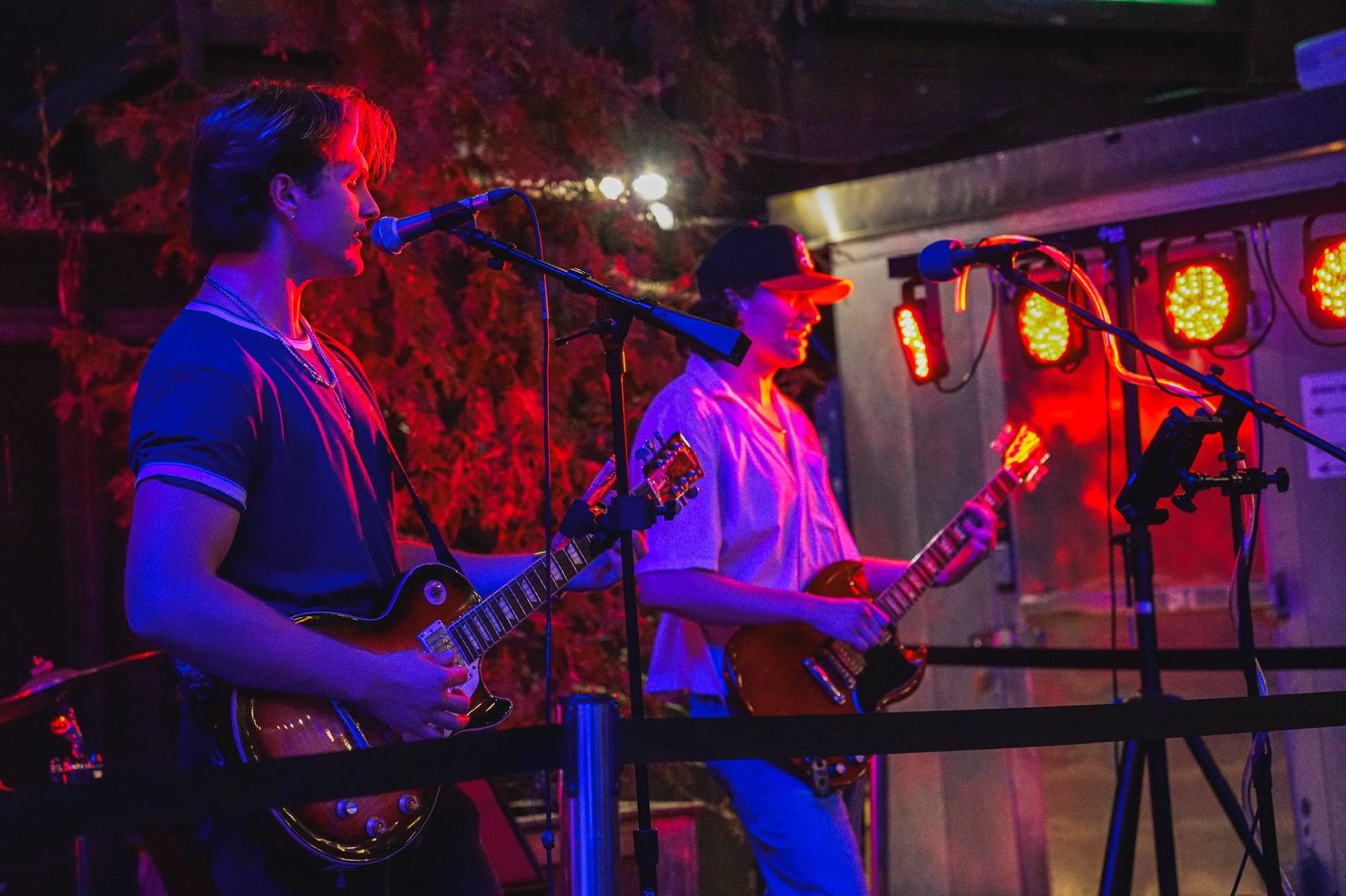 Mick Mac live at Doggie's